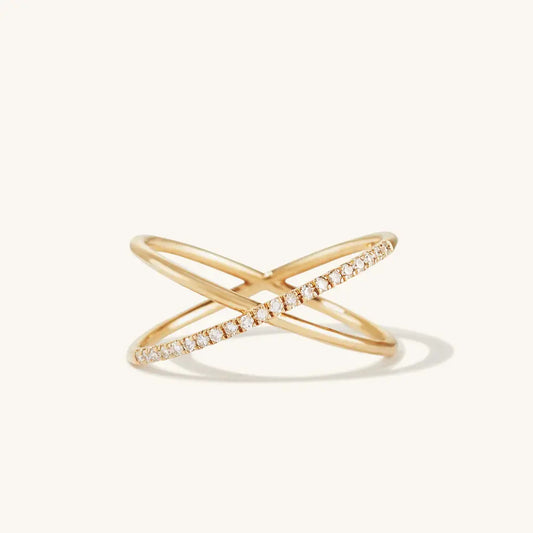 Elegant guldring med glittrande diamanter